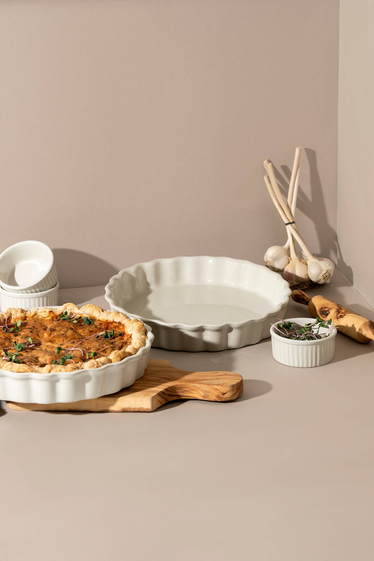 Rounded Stoneware Pie Dish
