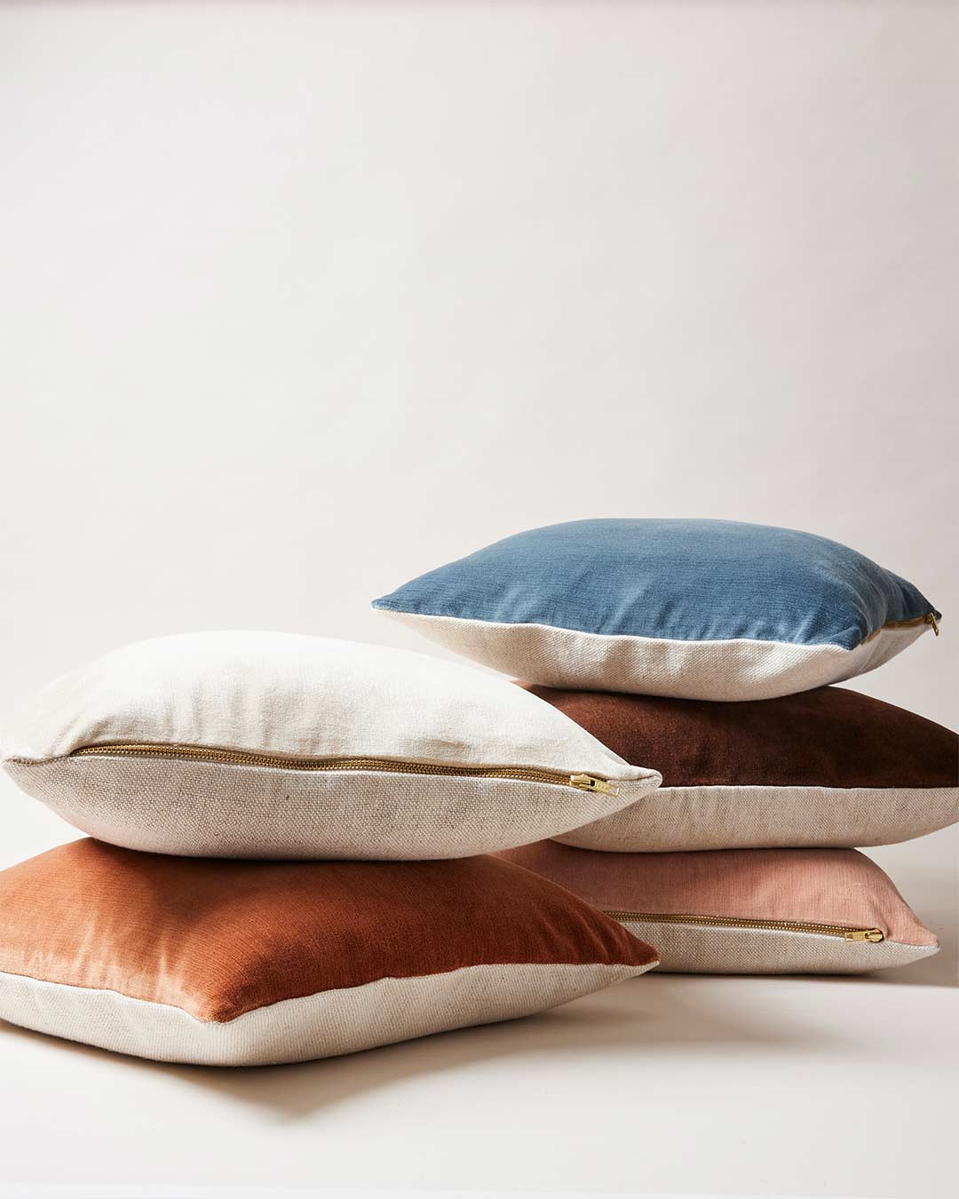 Velvet + Linen Pillow: Walnut / 17"