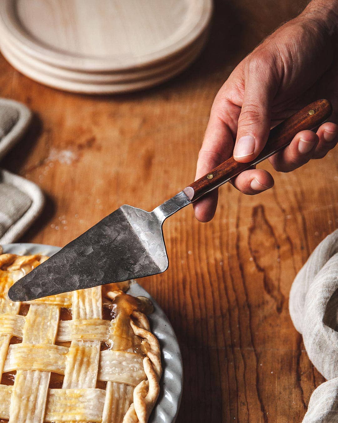 Artisan Forged Server: Wooden