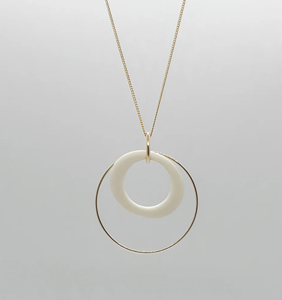 Matte Porcelain Ova Vita Necklace