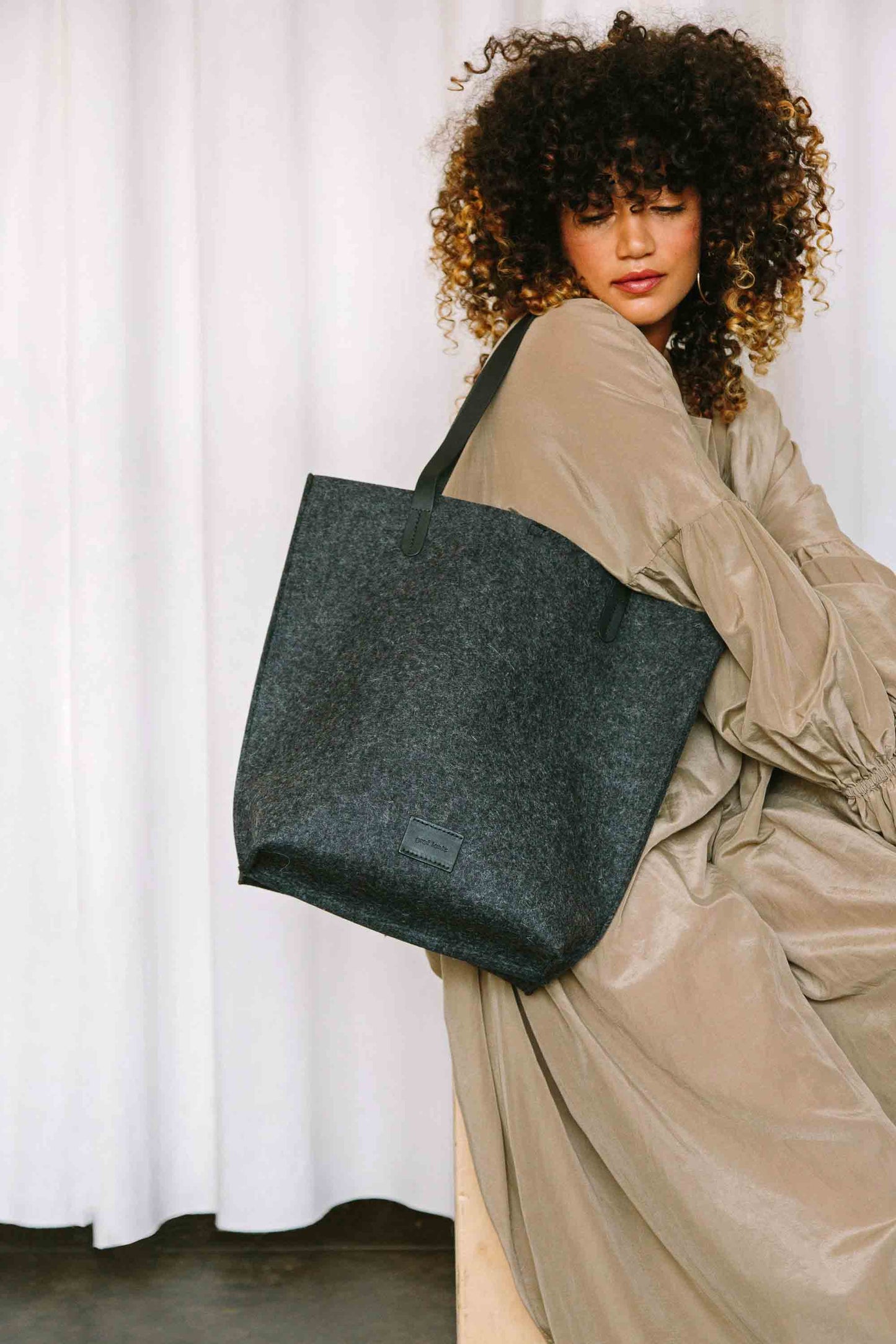 Hana Merino Wool Felt Tote: Black
