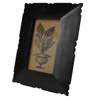 Scalloped Edge Frame