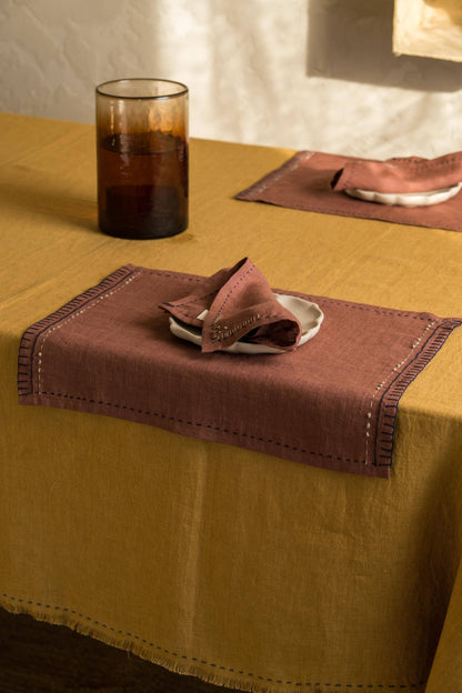 Linen Nestle Napkin Set: Set of 2 14"x14"
