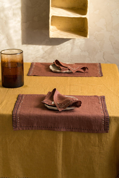 Linen Nestle Napkin Set: Set of 2 14"x14"