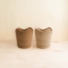 Load image into Gallery viewer, Small Tan Scallop Basket
