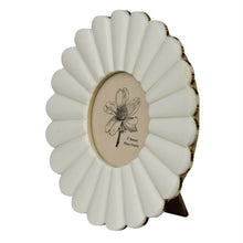 Load image into Gallery viewer, Scalloped Round Frame
