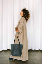 Load image into Gallery viewer, Hana Merino Wool Felt Tote: Black
