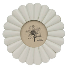 Load image into Gallery viewer, Scalloped Round Frame
