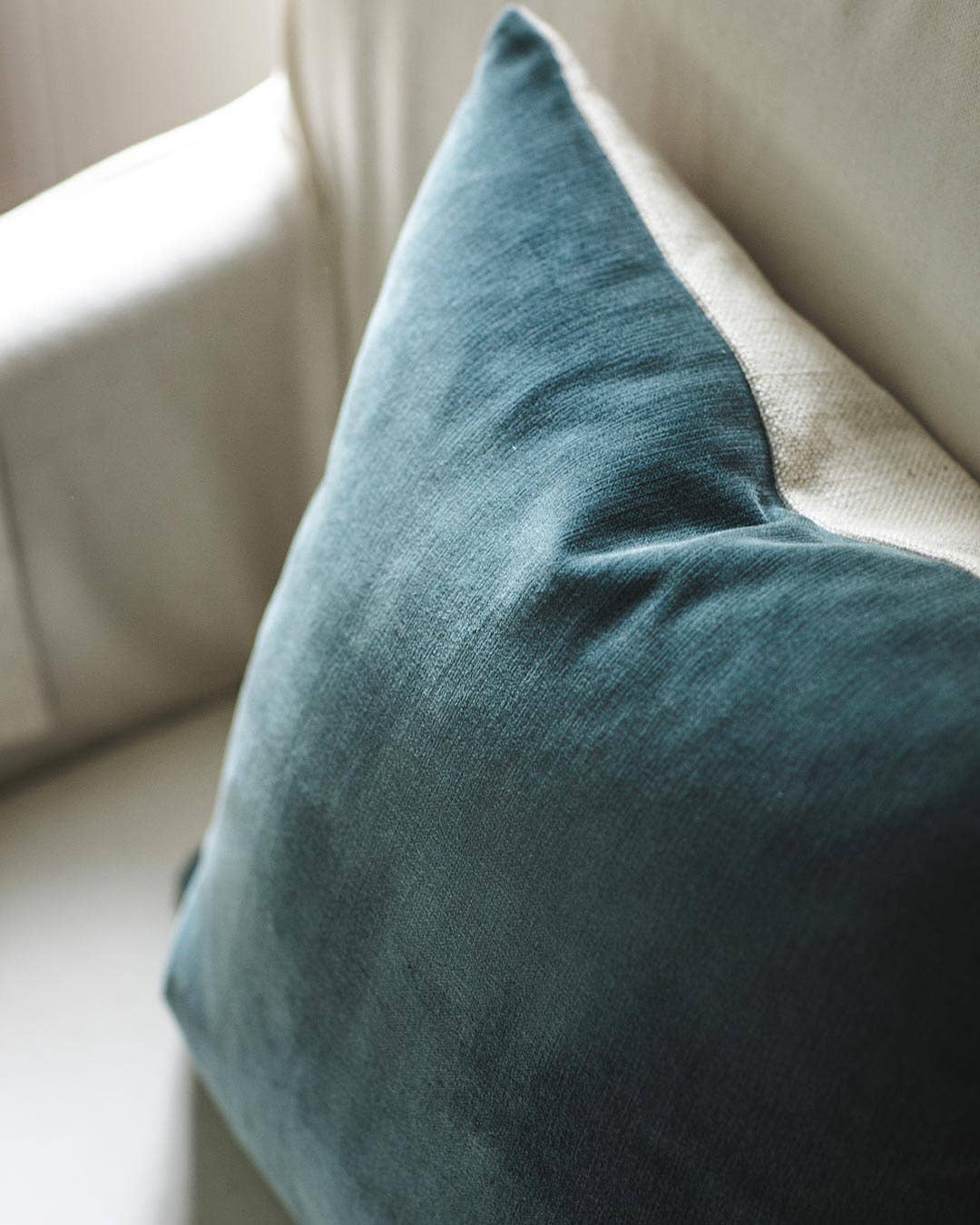 Velvet + Linen Pillow: Walnut / 17"