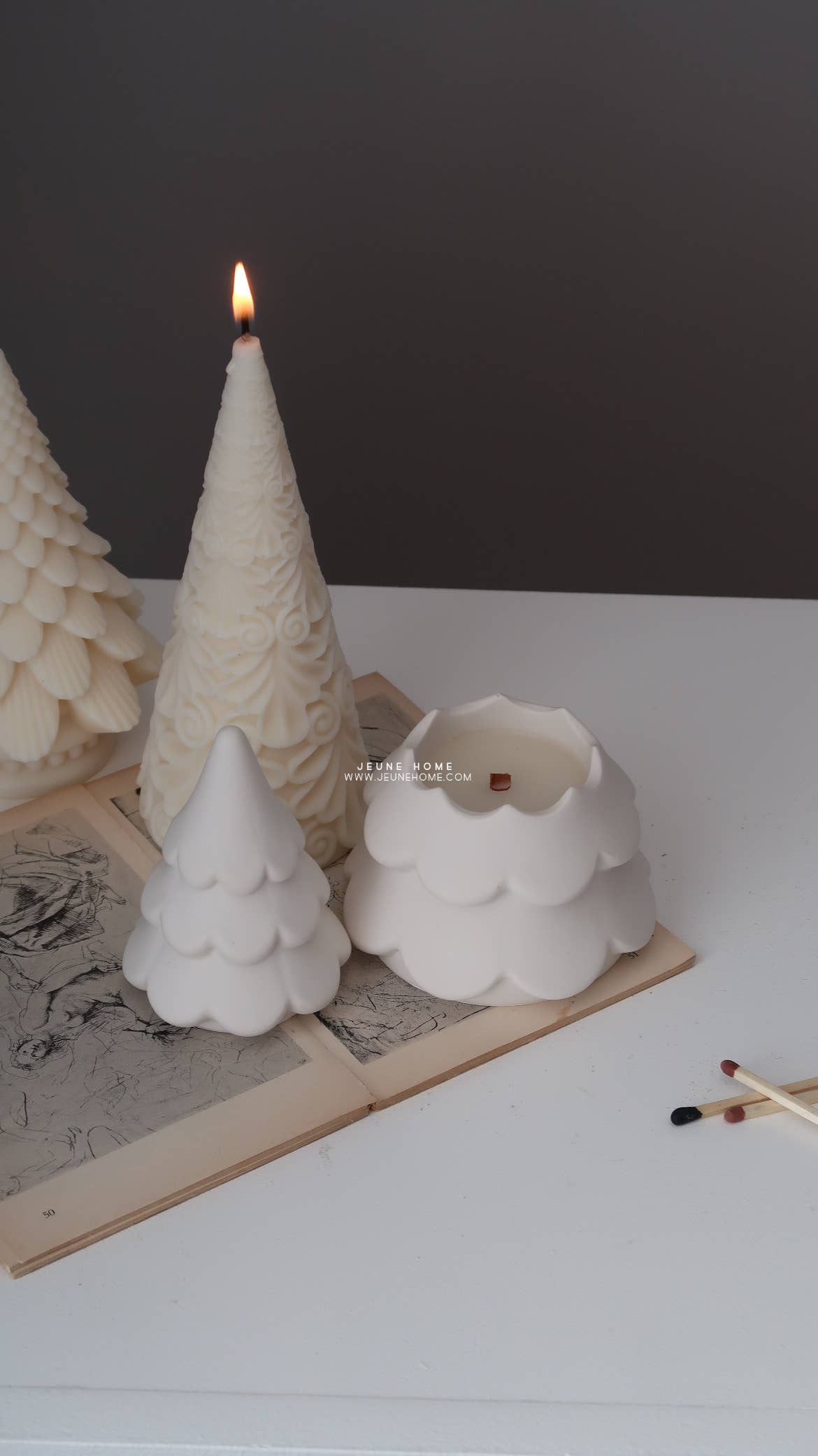 Tree shaped candle with lid | scent Christmas tree