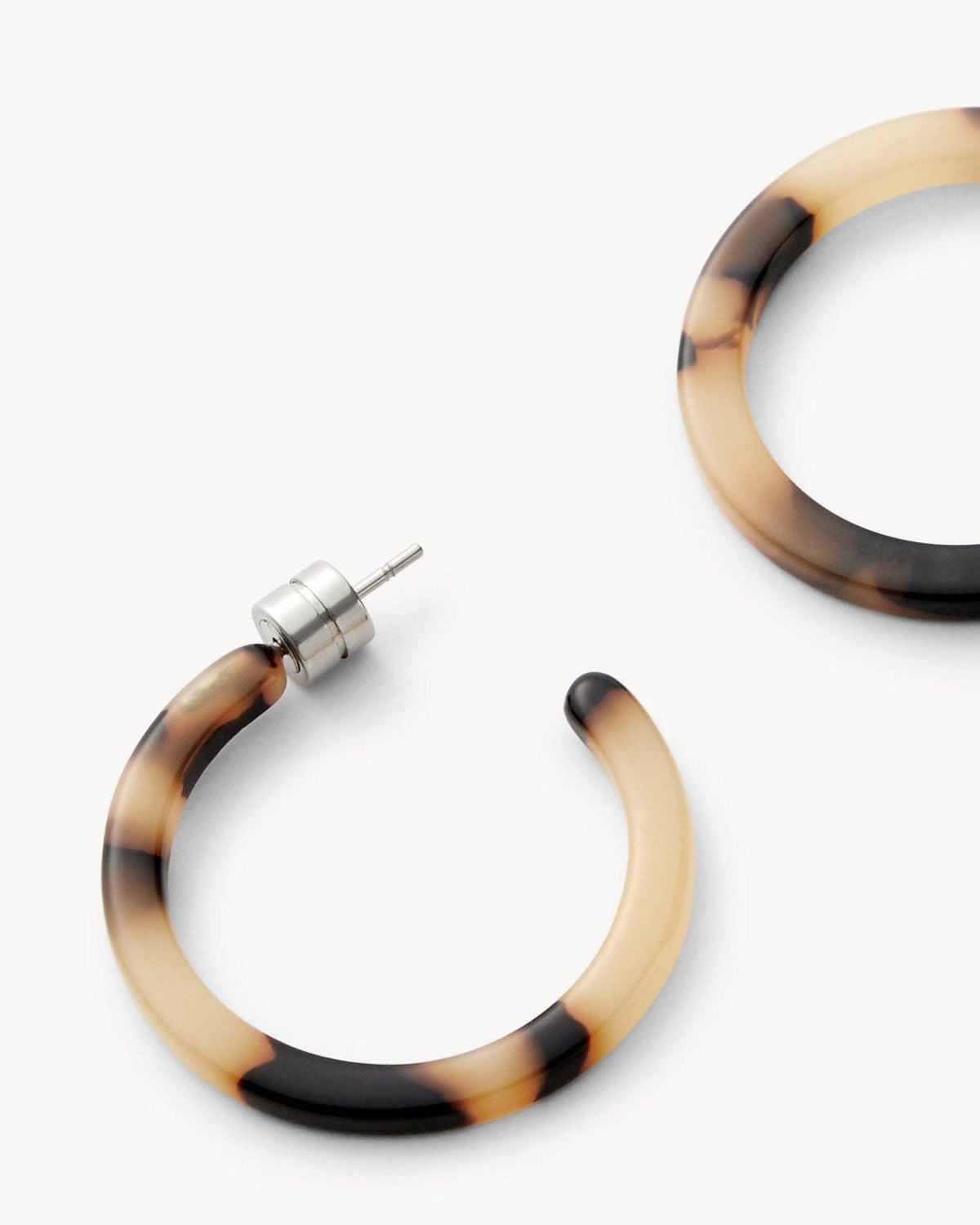 Mini Hoops in Blonde Tortoise - puck and abby