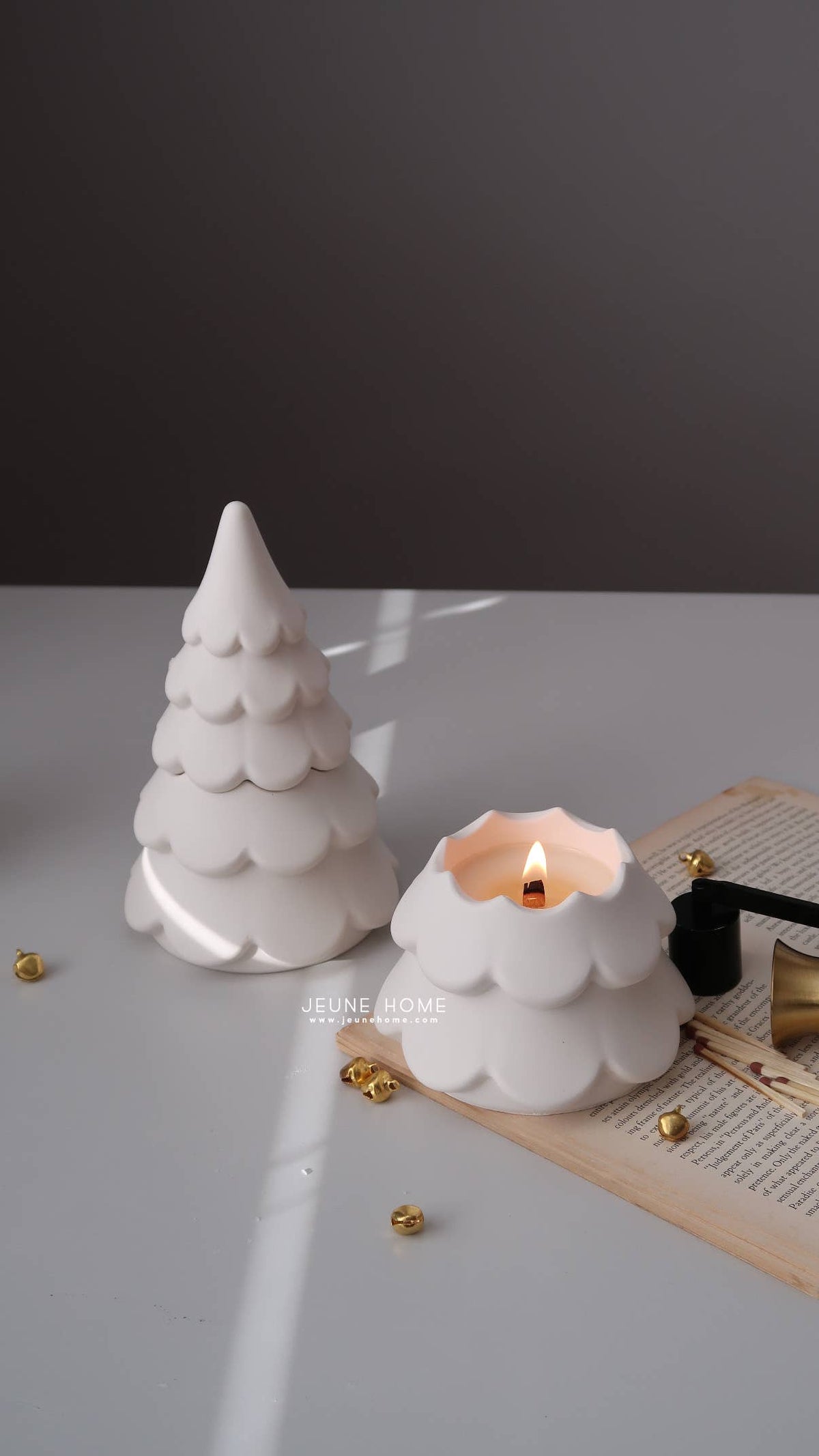 Tree shaped candle with lid | scent Christmas tree