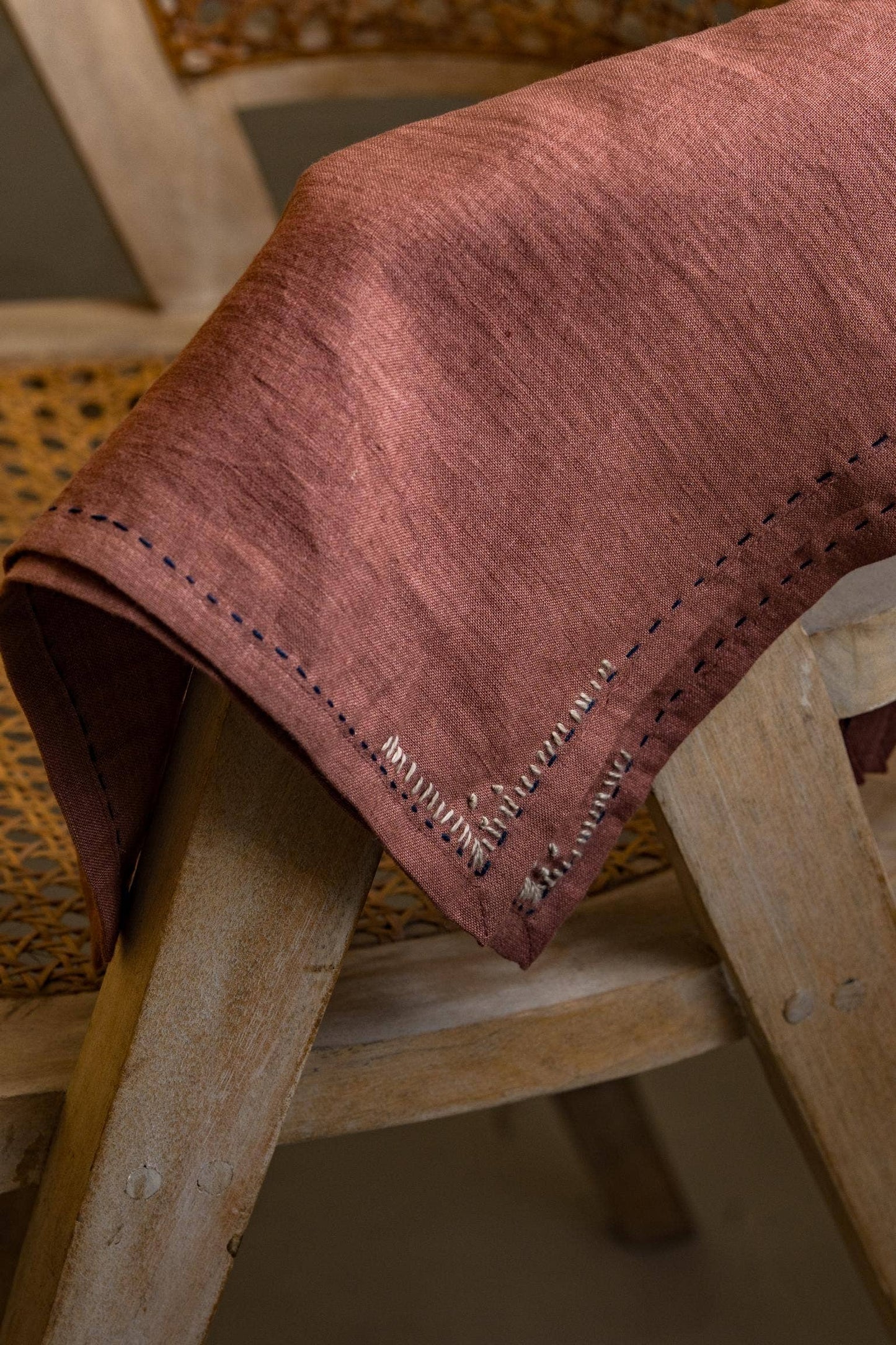 Linen Nestle Napkin Set: Set of 2 14"x14"