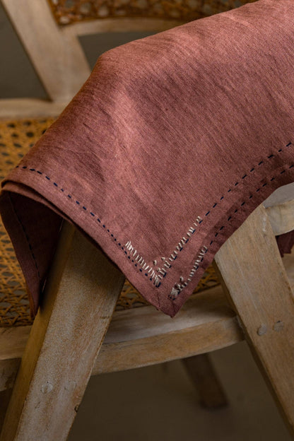 Linen Nestle Napkin Set: Set of 2 14"x14"