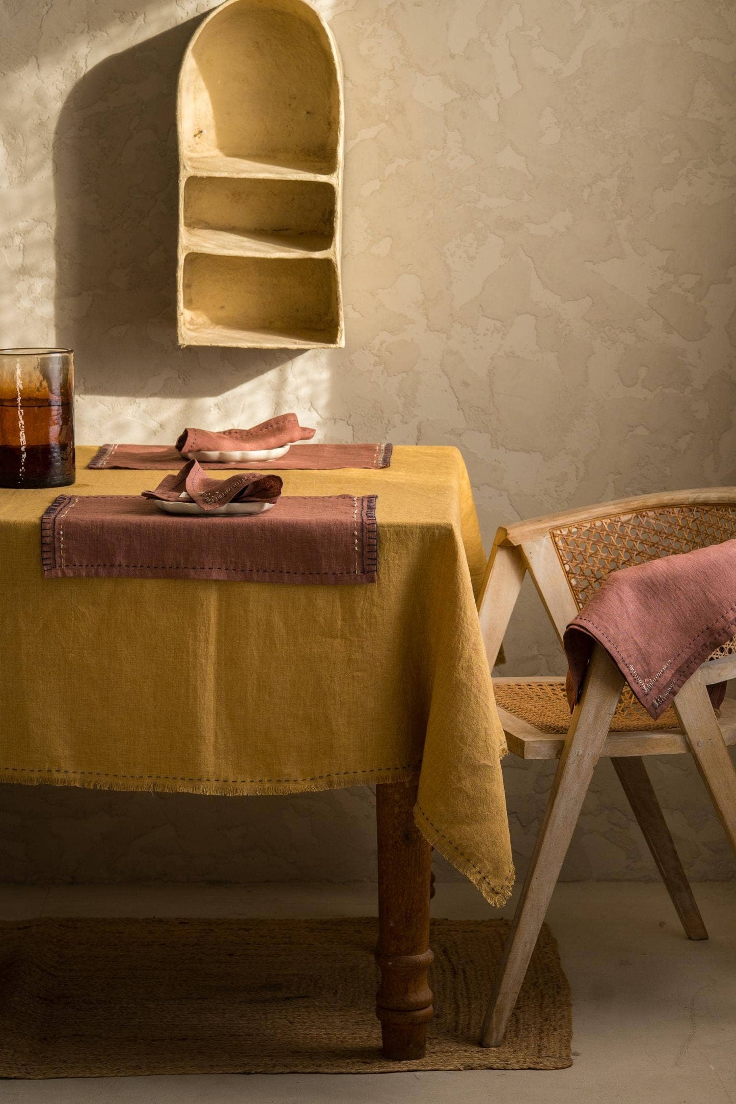Linen Nestle Napkin Set: Set of 2 14"x14"