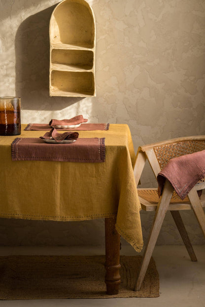 Linen Nestle Napkin Set: Set of 2 14"x14"