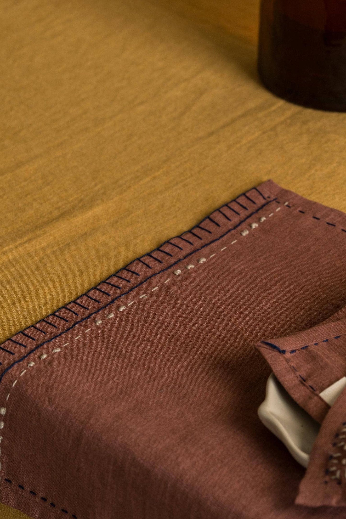 Linen Nestle Napkin Set: Set of 2 14"x14"