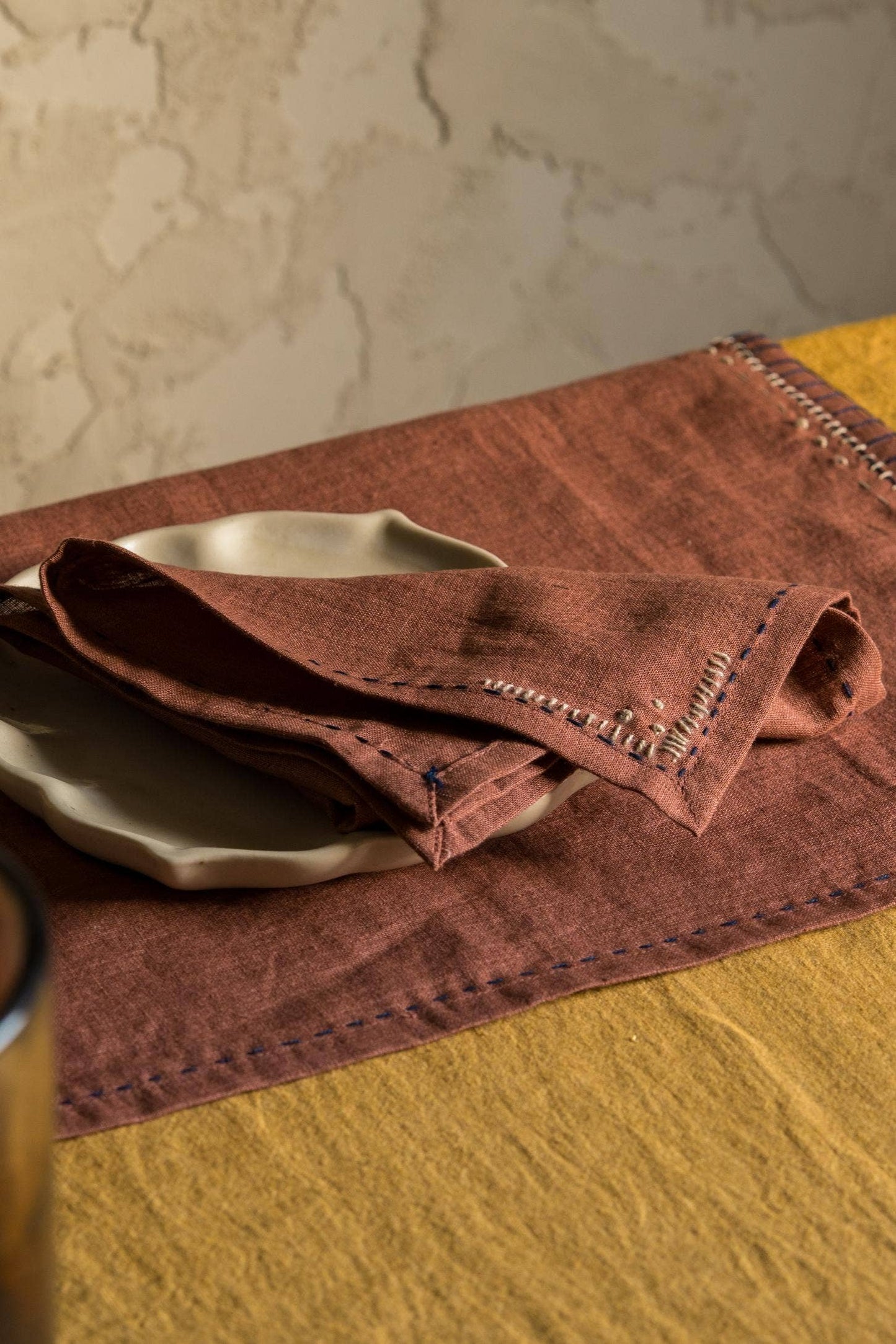Linen Nestle Napkin Set: Set of 2 14"x14"