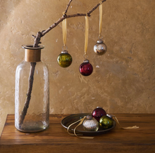 Load image into Gallery viewer, Vintage Style Mixed Baubles
