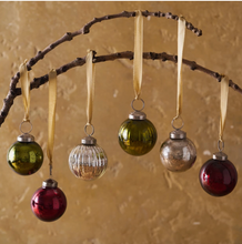 Load image into Gallery viewer, Vintage Style Mixed Baubles
