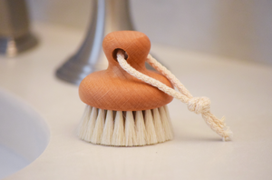 Hanging Face Brush