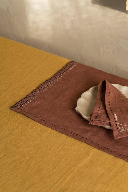 Linen Nestle Napkin Set: Set of 2 14"x14"