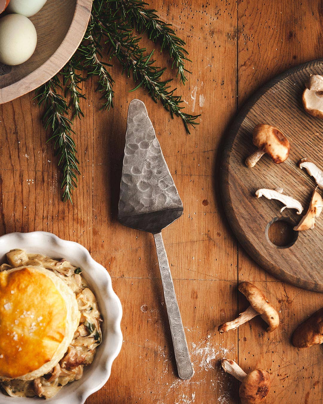 Artisan Forged Server: Wooden