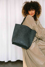 Load image into Gallery viewer, Hana Merino Wool Felt Tote: Black

