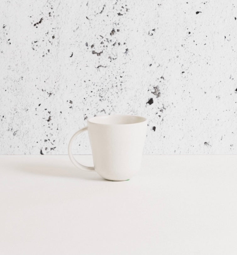 Stoneware Coffee Mug / Black or White